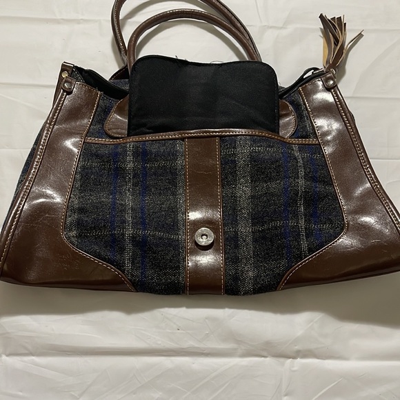 Awesome bag for Fall! Blue, grey & charcoal pattern with accent of brown leather - Picture 3 of 11
